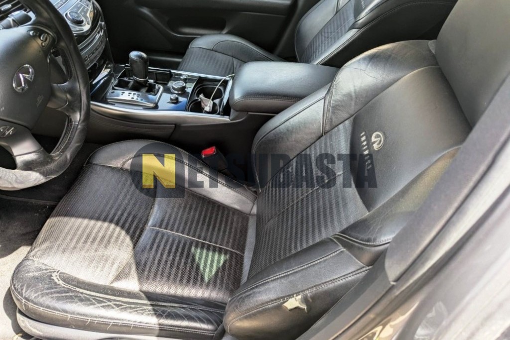 Infiniti M30d S 2013