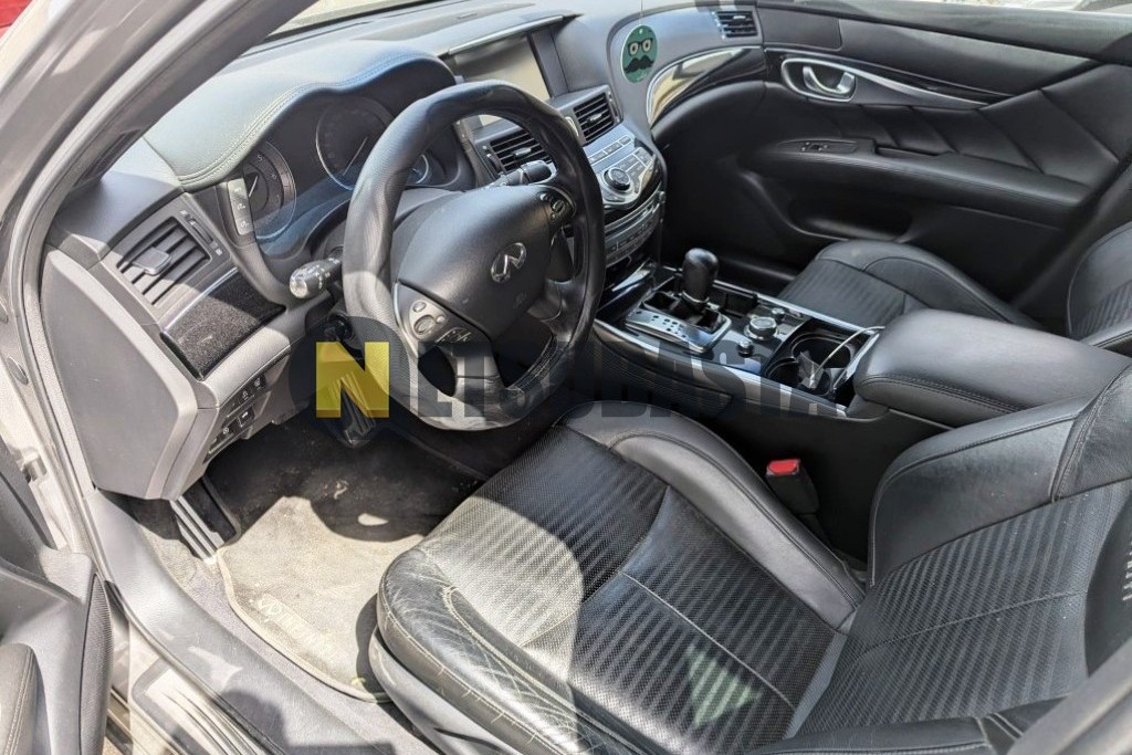 Infiniti M30d S 2013