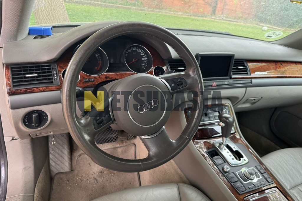 Audi A8 3.7 quattro tiptronic 6 vel. 2005