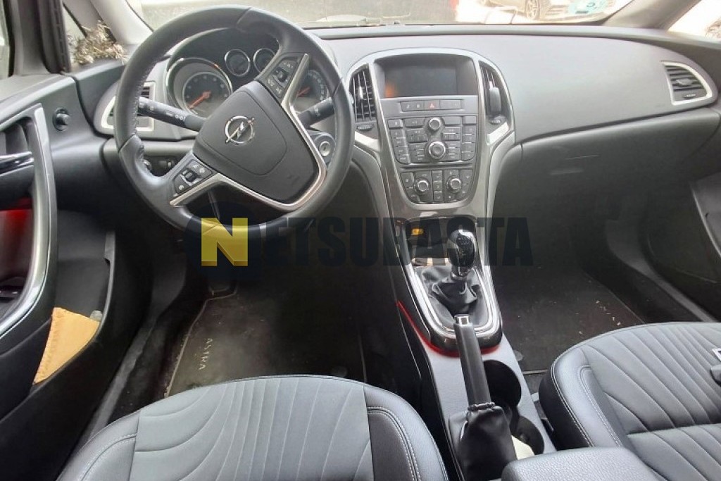 Opel Astra Sedan 1.4 Turbo 2014