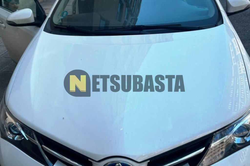 Toyota Auris Touring Sport Hybrid 2014