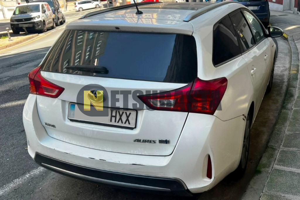 Toyota Auris Touring Sport Hybrid 2014