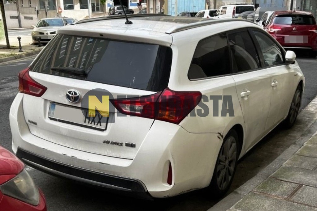 Toyota Auris Touring Sport Hybrid 2014