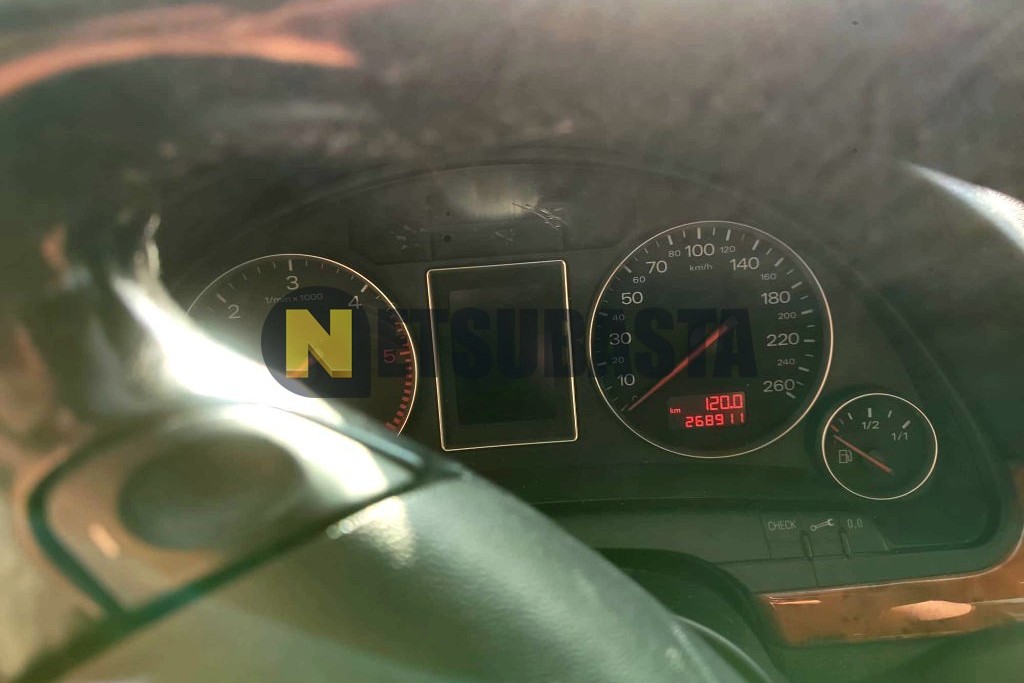 Audi A4 2.5 TDI quattro tiptronic 5 vel. 2004