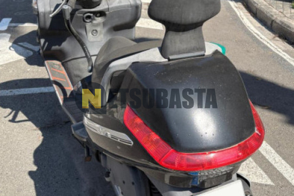 Piaggio X8 200 2004