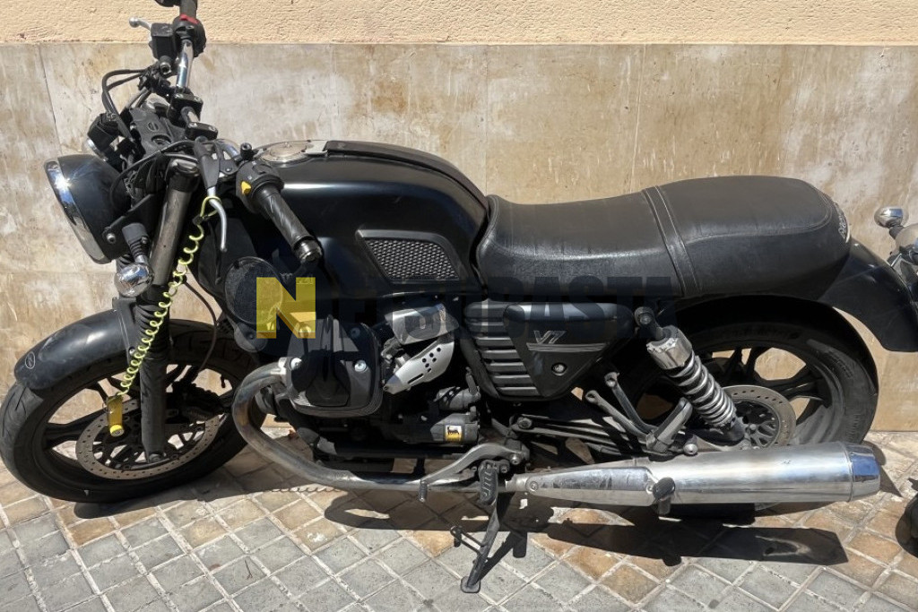 Moto Guzzi V7 2014