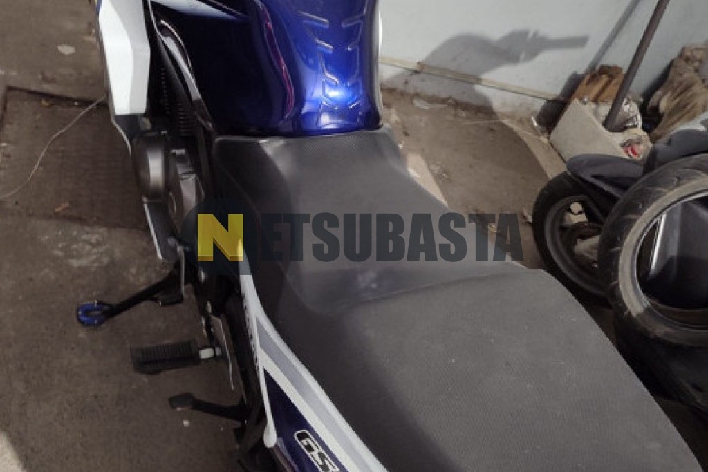 Suzuki GS 500F 2006