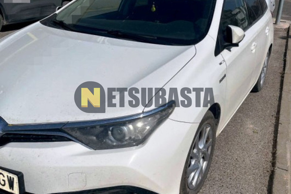 Toyota Auris Touring Sport 1.8 140H e-CVT 2015