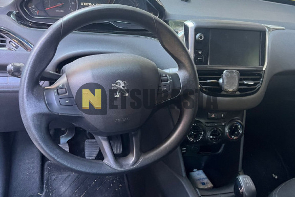 Peugeot 208 1.2 PureTech 2013