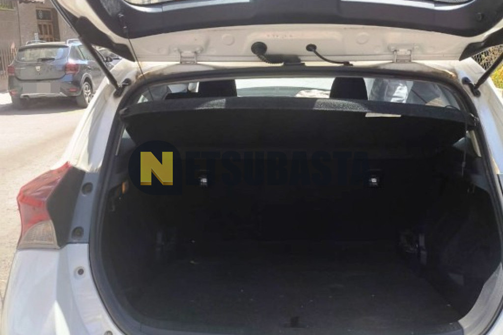 Toyota Auris Touring Sports 140H e-CVT 2015
