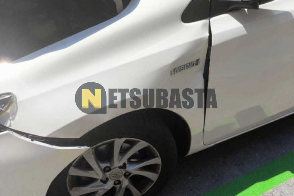 Toyota Auris Touring Sports 140H e-CVT 2015