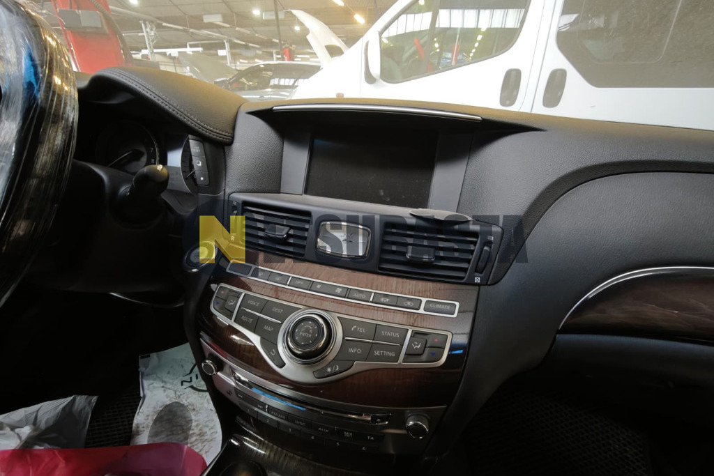 Infiniti M35h 2011