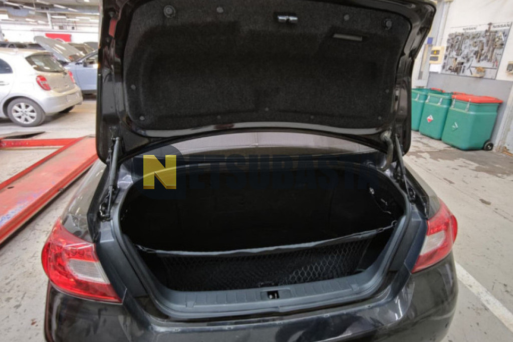 Infiniti M35h 2011