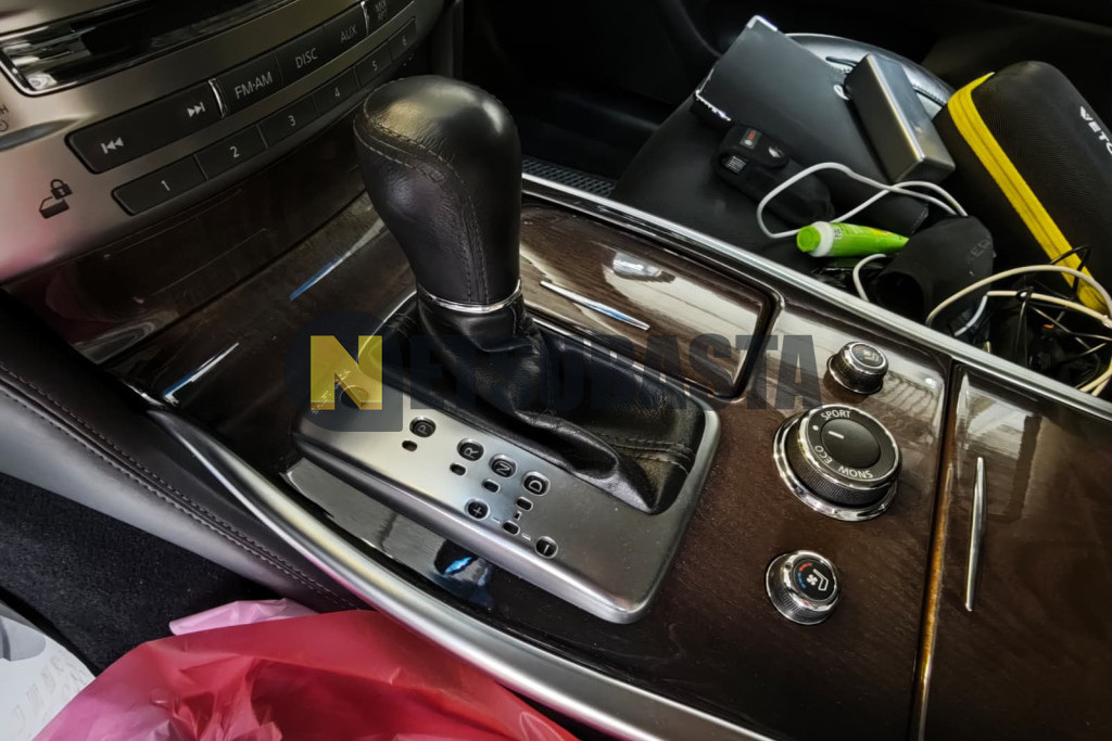 Infiniti M35h 2011