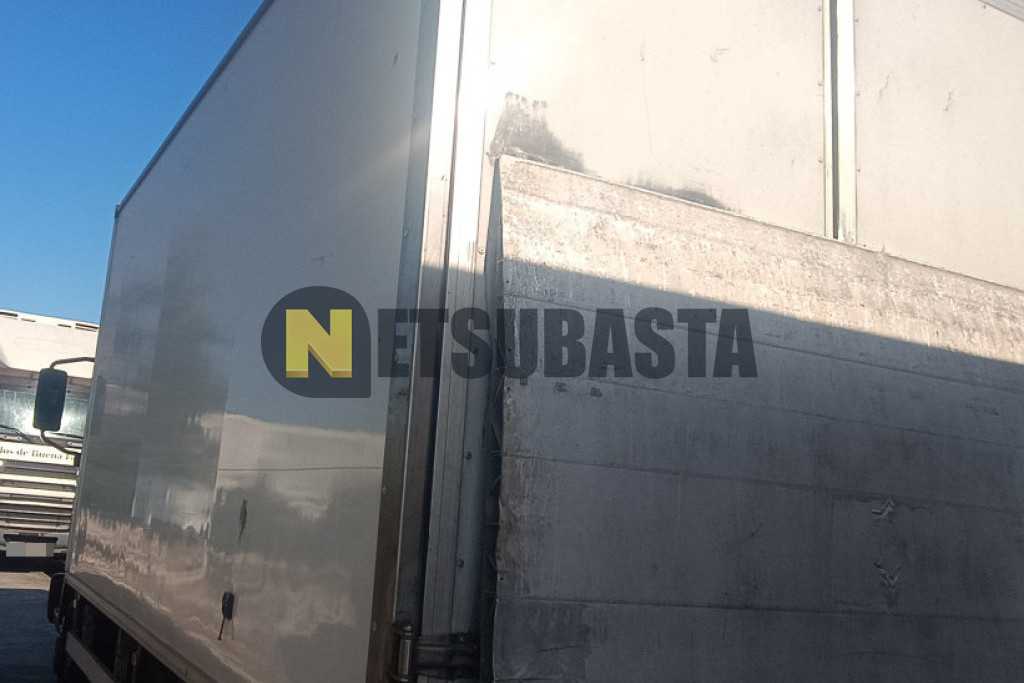 Nissan Atleon 120.35 2001