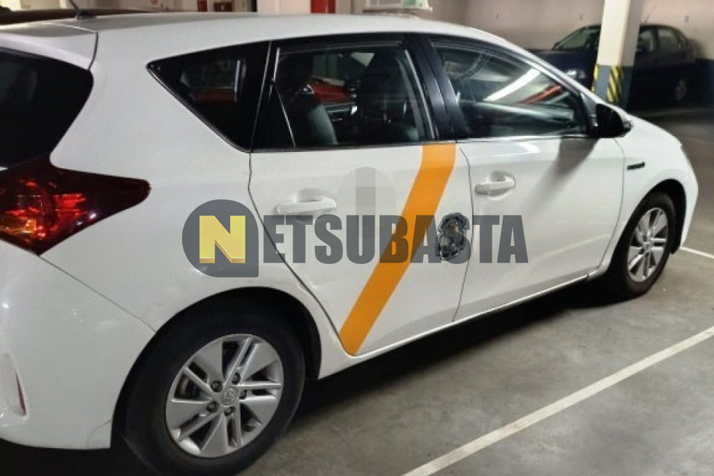 Toyota Auris Hybrid 2013