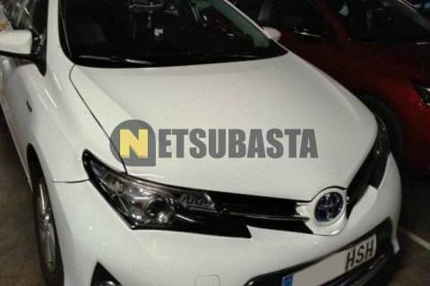 Toyota Auris Hybrid 2013