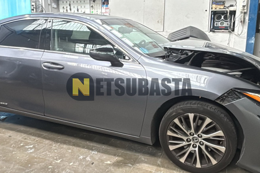 Lexus ES 300h 2021