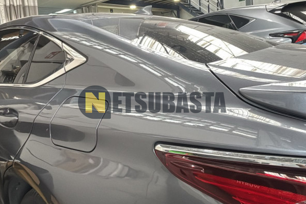 Lexus ES 300h 2021