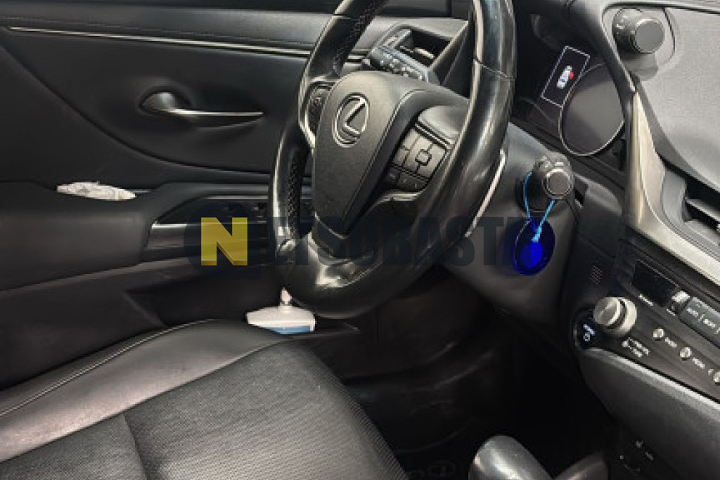 Lexus ES 300h 2021