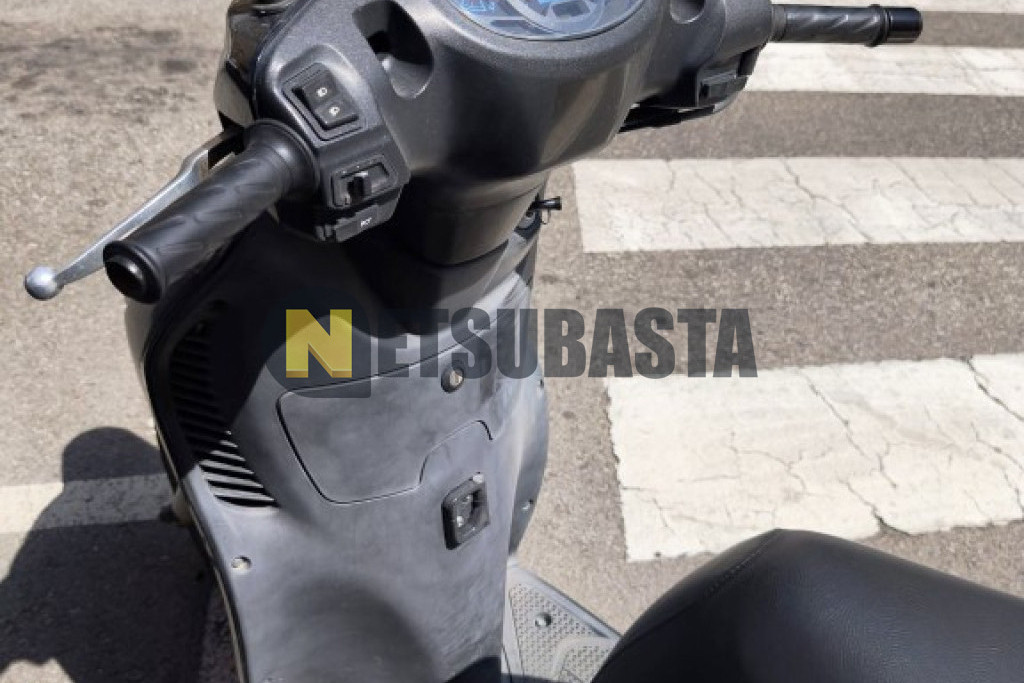 Suzuki Sixteen 125 2012