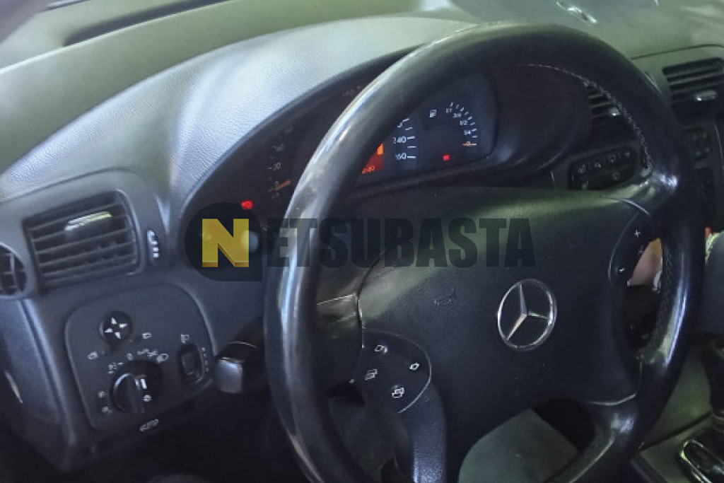 Mercedes-Benz C 200 CDI Familiar Aut. 2001