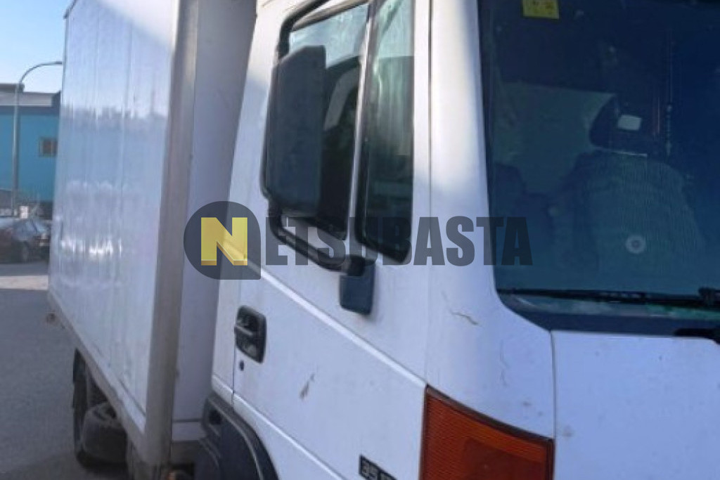 Nissan Atleon 35.13 2004