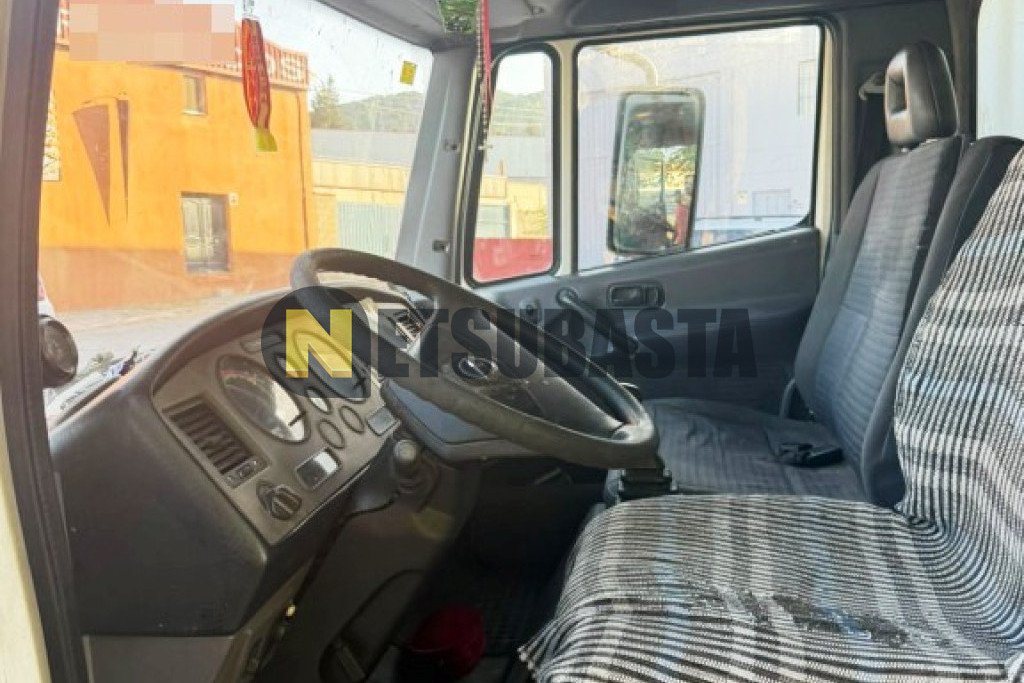 Nissan Atleon 35.13 2004