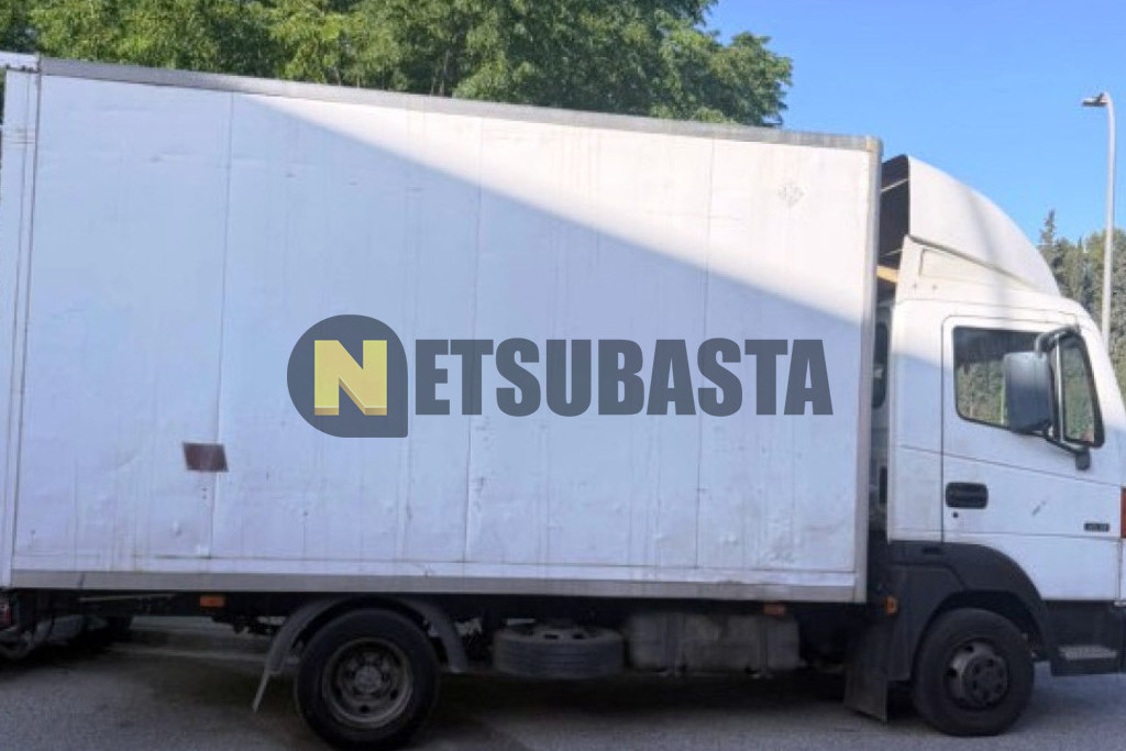 Nissan Atleon 35.13 2004