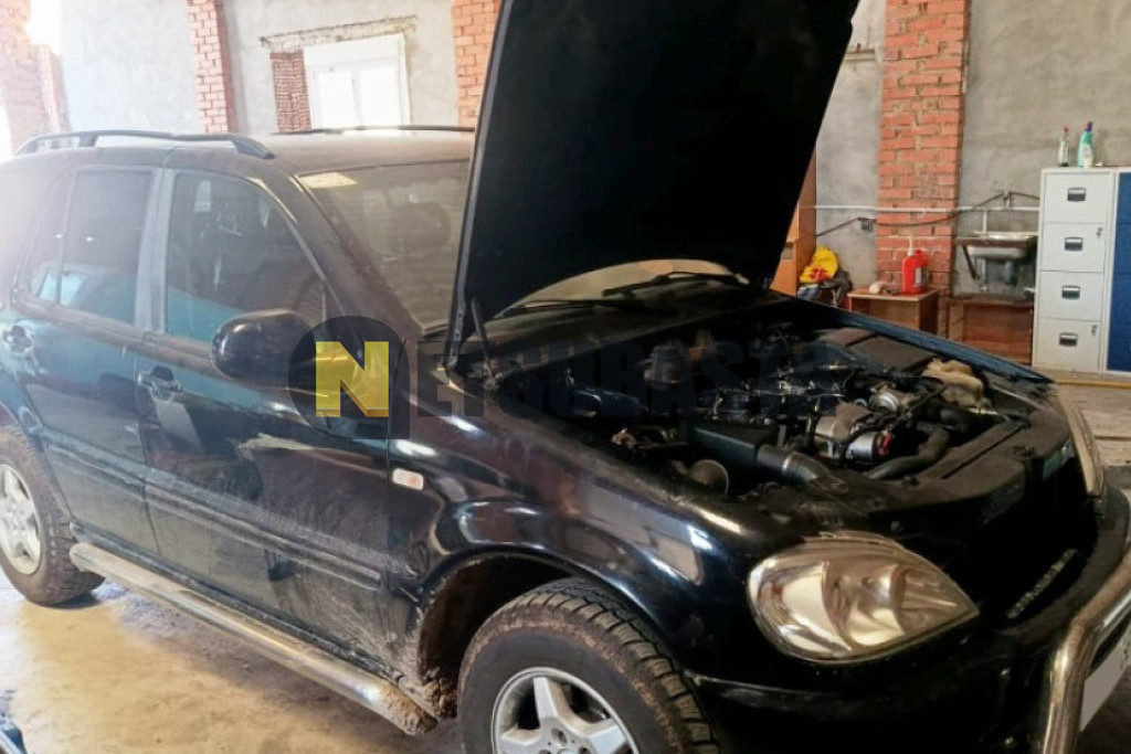 Mercedes-Benz ML 270 CDI Aut. 2000