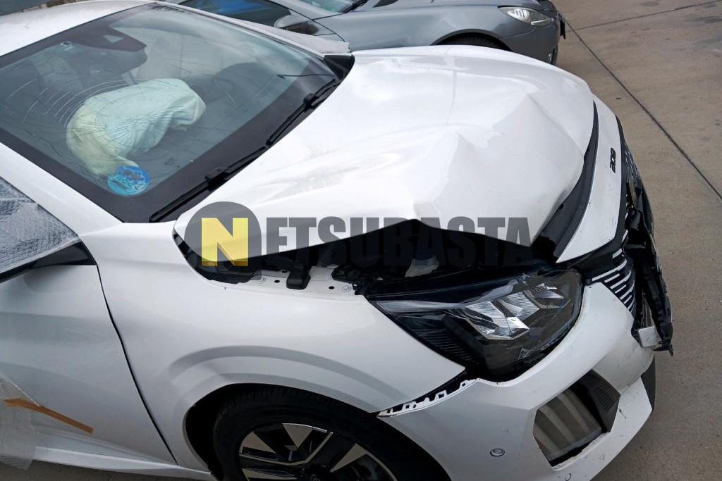 Peugeot 208 Hybrid 100 e-DCS6 2024