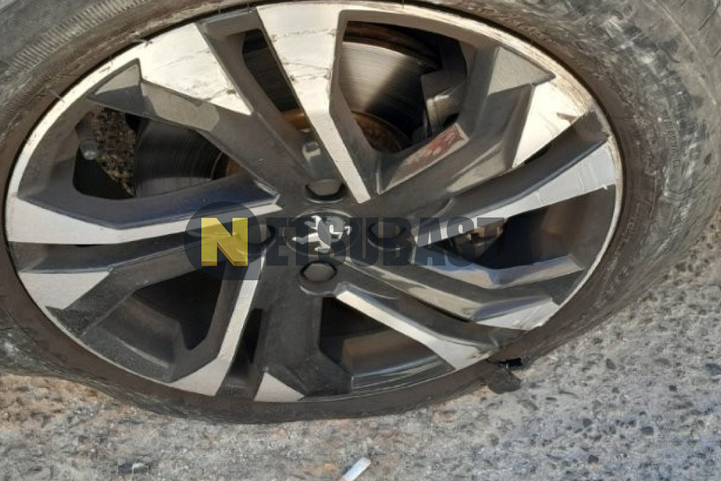 Peugeot 2008 1.5 BlueHDi EAT8 2021