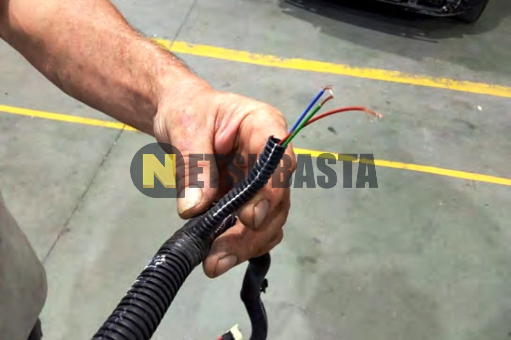 Peugeot 2008 Hybrid 136 e-DCS6 2025
