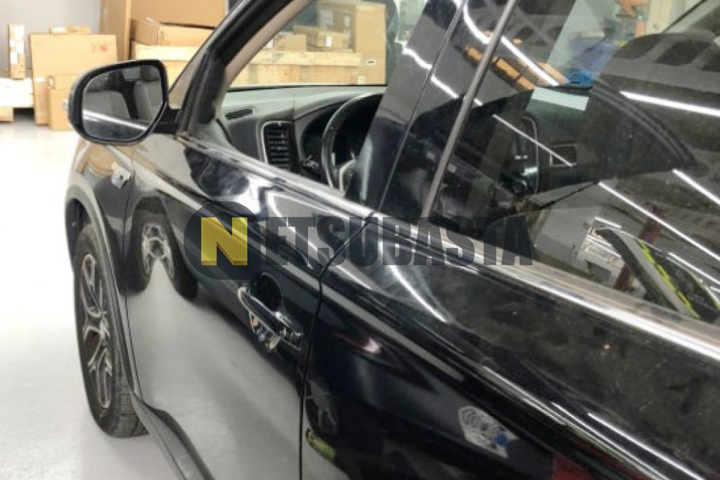 Mitsubishi Outlander PHEV 4WD 2015