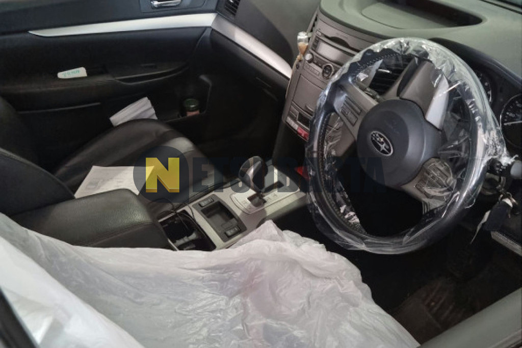 Subaru Outback 2.5i Lineartronic 2012